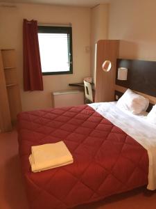 Hotels Premiere Classe Paris Ouest - Nanterre - La Defense : photos des chambres