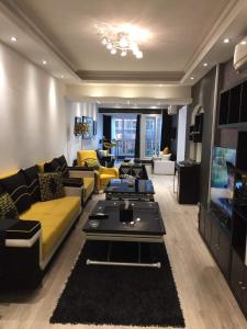 Luxury Mohandeseen Apartment شقة فاخرة إطلالة على المدينة بالمهندسين الجيزة