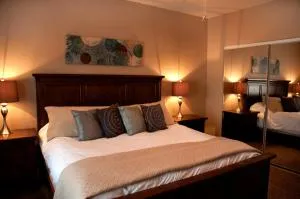 Casa Saguaro Home - Carefree Heliport