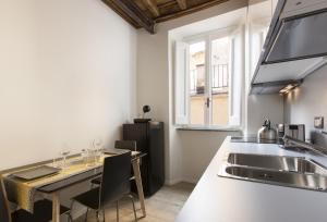 Cozy apartment in via degli Spagnoli - FromHometoRome