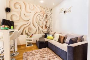 Makes You Happy Budapest