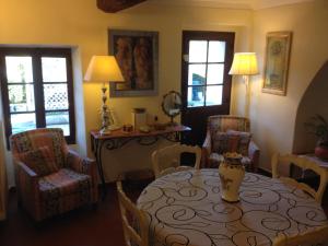 B&B / Chambres d'hotes B&B with charm, quiet, kitchen, sw pool. : photos des chambres