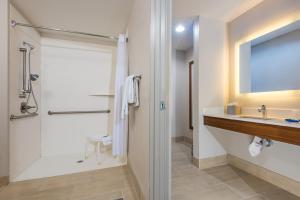 Holiday Inn Express Peoria North - Glendale by IHG