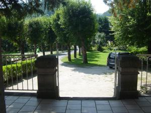 ADONIS CHAMBRES DHOTES