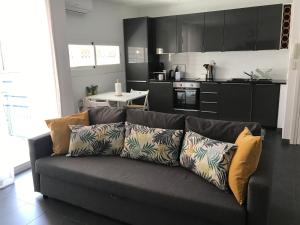 Sunny Flat in Sitges 30 Seconds to Beach, Balcony & Sea Views!