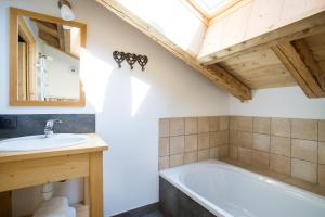 Chalets Chalet Ferme des Amis : photos des chambres