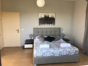 House with sea and mountain view