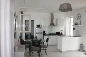 Charmante maison charentaise "BONHEUR" * 4 pers - Forges