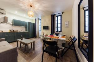 Chez Nous - 7 Appartements sur le Vieux Port : photos des chambres