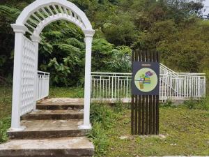NAZMI & LINDA CAMERON HOMESTAY