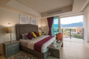 910-3000 Grand Venetian P.V.