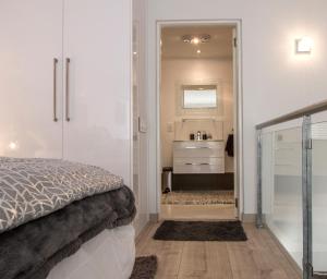 Trendy, Modern City Centre Apartment