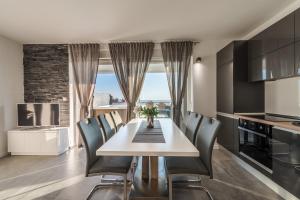 Villa Magnifica Penthouse with Jacuzzi