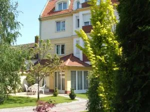 Korona Panzió - Téglás