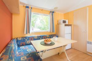 Campings Village Vacances Les Abricotiers (by Popinns) : photos des chambres