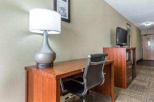 Queen Room with Two Queen Beds room in Comfort Inn Collinsville