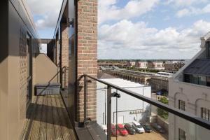 Contemporary & Homely Penthouse, 2 mins walk from Cambridge Station, lift access, secured gated on-site parking, self check-in, SUPER Fast WIFI, Terrace & Sleeps 6