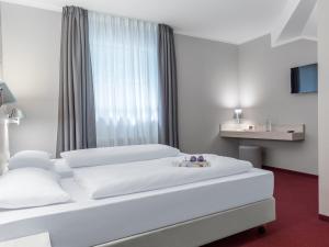 Double Room room in Serways Hotel Siegburg West
