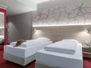 西格堡西瑟尔维斯汽车旅馆 - 亨内夫