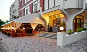 尤之尼康乐酒店 - Sychavka