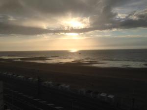 Apartment Raversijde with Seaview
