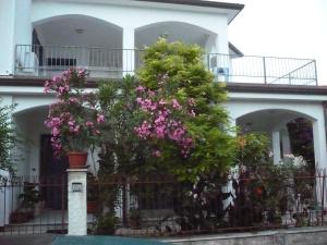 RITAS ROOM ON THE SEA