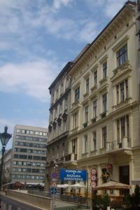 Danube Bridge Apartments