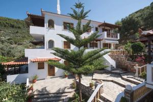 Niki Apartments Skopelos Greece