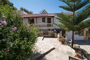 Niki Apartments Skopelos Greece