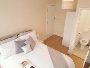 Deluxe Double Room with Shower room in Kathleen House Plus