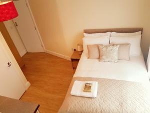 Deluxe Double Room with Shower room in Kathleen House Plus