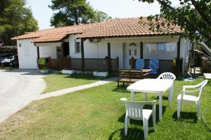 Haus Platanos Apartments & Bungalows by the Sea Halkidiki Greece