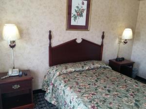 King Room - Smoking  room in Stonebrook Inn
