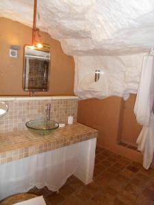 Logis Hotels Troglododo : Chambre Double Troglodyte Supérieure - Victoria H