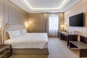 King Room with Spa Access room in Hotel Prahova Plaza