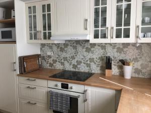 SEASIDE APARTMENTS - MOSSY GREEN