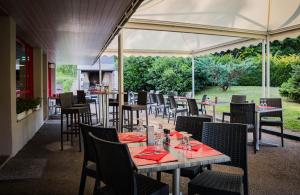 Hotels Logis Hotel Lons-le-Saunier - Restaurant Le Grill : photos des chambres