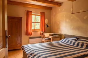 Outline chata Svetla