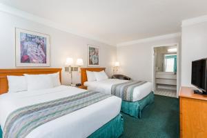 Studio with 2 Double Beds - Non-Smoking room in Days Inn by Wyndham Bristol
