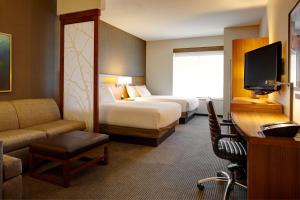 Double Room with Two Double Beds and Roll-In Shower - Disability Access room in Hyatt Place Atlanta Downtown