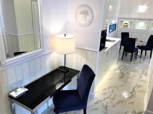  Luxury Two-Bedroom Suite with Old Town View room in Luxury Apartments MONDRIAN Market Square II