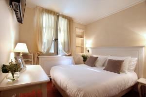 Hotels Les Quatre Dauphins : photos des chambres