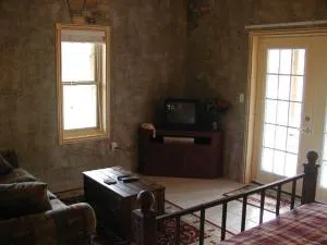 Lefty's Hideout - Custer