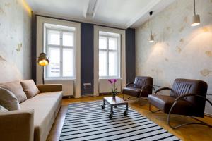 Designer Dream Home In The Absolute Center