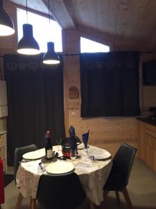 Chalets Le petit Saint Bernard : photos des chambres