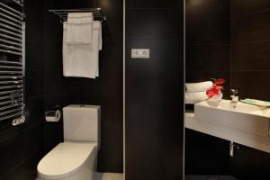 Deluxe Two-Bedroom Apartment with Balcony room in Fisa Rentals Les Corts Apartments