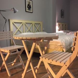 97Rock bookstore Hostel