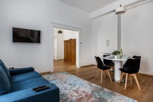 Basilica Dream Home In The Absolute Center