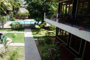 Lake Side Tourist Inn