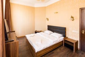 LEOGRAND Apartments on Doroshenka Street 1